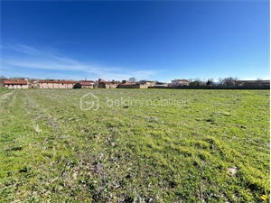 terrain à la vente -   63500  ISSOIRE, surface 751 m2 vente terrain - UBI425797051